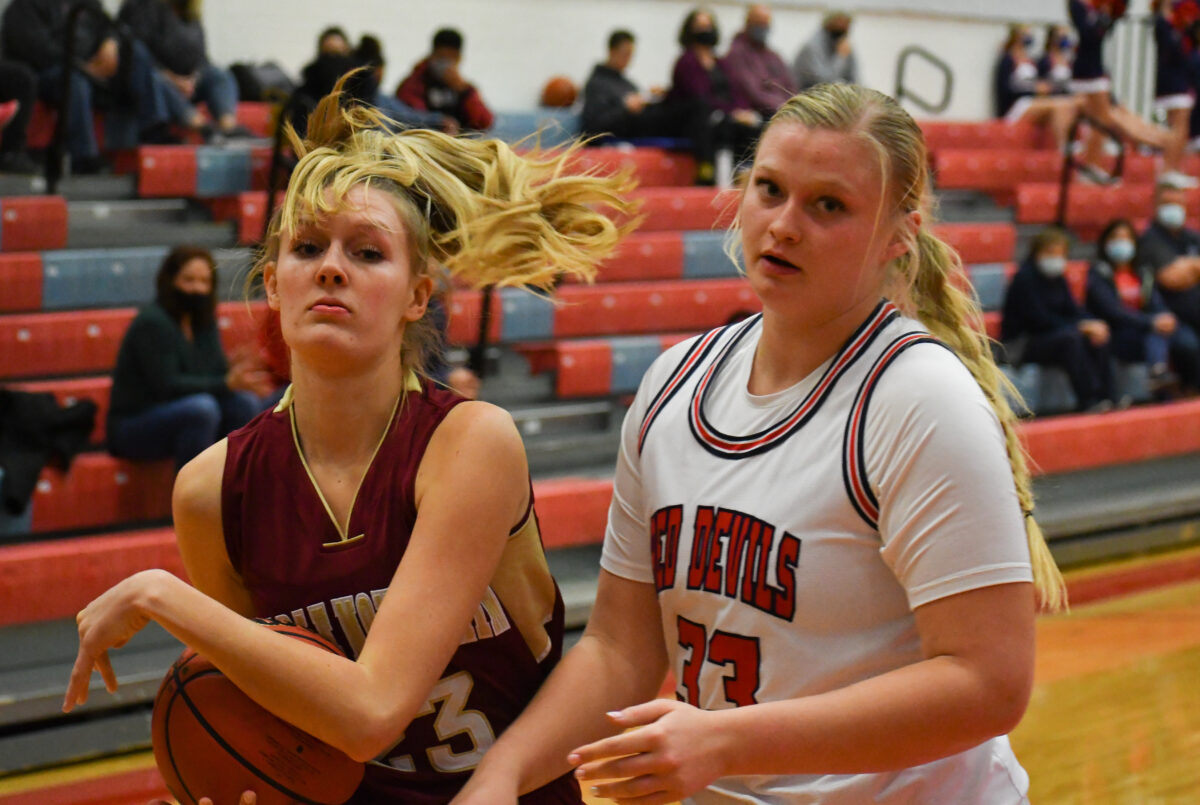 Springville girls basketball uses suffocating defense to beat Maple